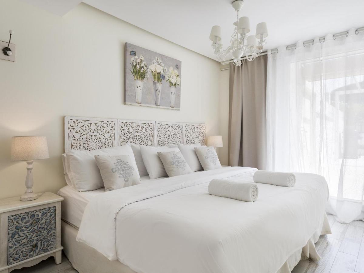 Sitges Spaces Mediterranean Apartments 5 Bedrooms, 4 Bathrooms, 75M2 Terrace, Centre Sitges- Sleeps 11 Экстерьер фото