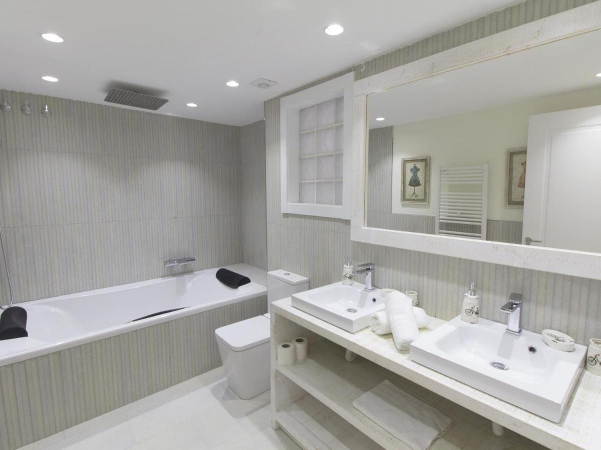 Sitges Spaces Mediterranean Apartments 5 Bedrooms, 4 Bathrooms, 75M2 Terrace, Centre Sitges- Sleeps 11 Экстерьер фото